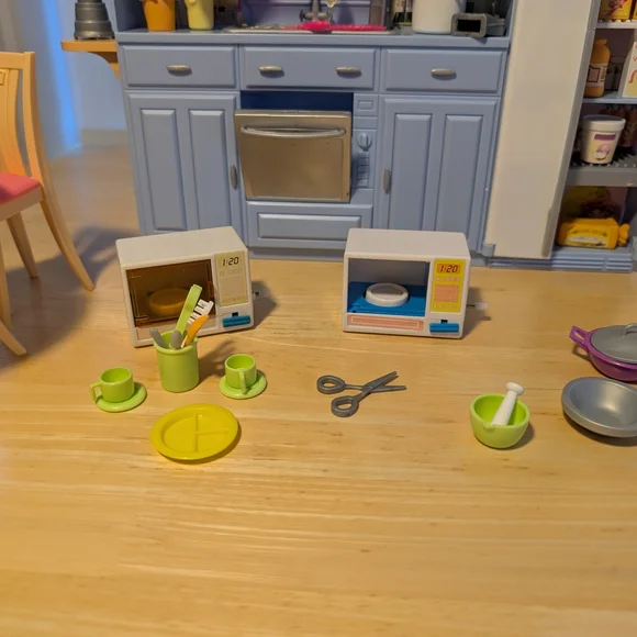 Barbie Kitchen Set 2005 - Picture 5 of 11